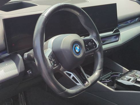 Used 2024 BMW i5 eDrive40i w/ Executive Package RWD image 18
