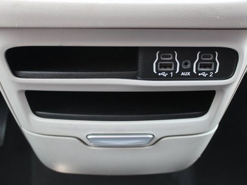Used 2021 Chrysler Voyager LX image 11
