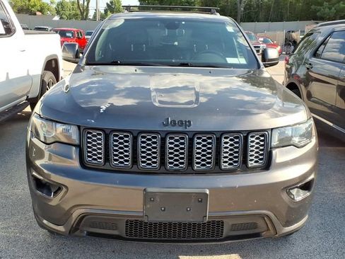 Used 2019 Jeep Grand Cherokee Altitude AWD/4WD image 2