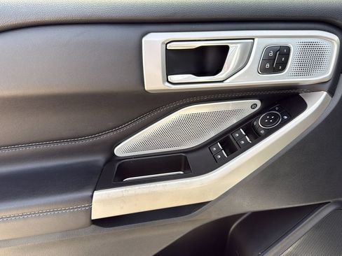 Used 2023 Ford Explorer Limited w/ Limited Technology Package RWD image 11