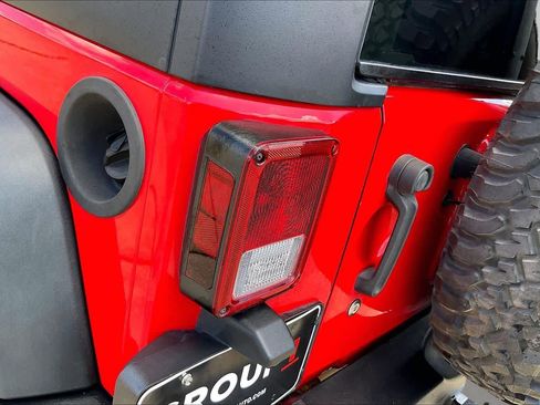 Used 2014 Jeep Wrangler Rubicon w/ Power Convenience Group AWD/4WD image 29
