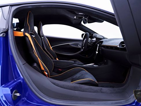 Used 2025 McLaren Artura RWD image 46