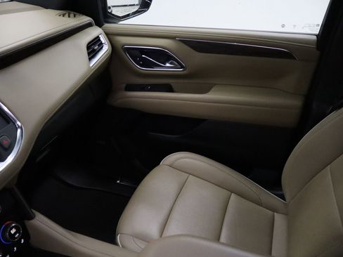 Used 2024 Chevrolet Suburban Premier image 22