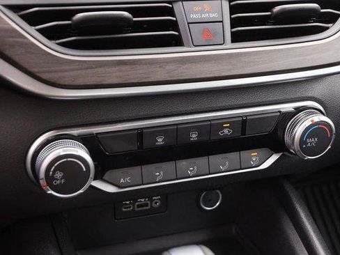 Used 2025 Nissan Altima 2.5 SV FWD image 17