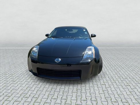 Used 2005 Nissan 350Z Enthusiast w/ (S02) Side Air Bags Pkg RWD image 3