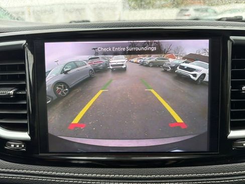 Used 2023 Chrysler Pacifica Limited image 14