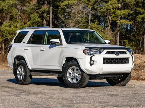 Used 2016 Toyota 4Runner SR5 Premium image 3