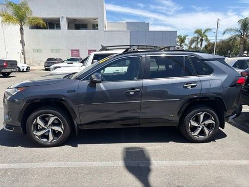 Used 2021 Toyota RAV4 SE w/ Weather & Moonroof Package AWD/4WD image 5