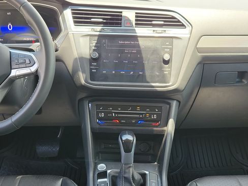 Used 2024 Volkswagen Tiguan SE FWD image 20