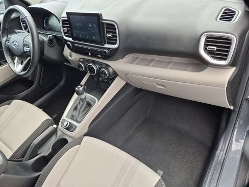 Used 2025 Hyundai Venue SEL FWD image 31