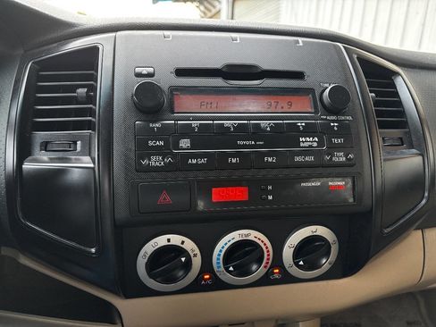 Used 2010 Toyota Tacoma PreRunner image 11