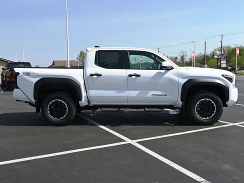 New 2026 Toyota Tacoma TRD Off-Road AWD/4WD image 8