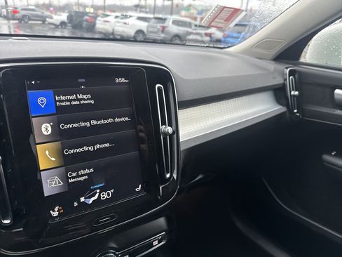 Used 2020 Volvo XC40 T5 Momentum image 22