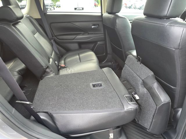 Used 2016 Mitsubishi Outlander GT AWD/4WD image 24