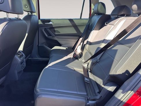 Used 2019 Volkswagen Tiguan SE w/ Panoramic Sunroof Package image 13