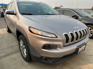 Used 2018 Jeep Cherokee Latitude Plus w/ Cold Weather Group image 1