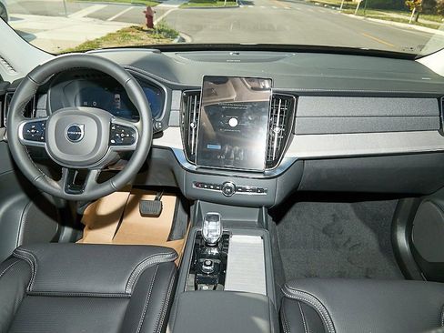 New 2026 Volvo XC90 B5 Ultra w/ Protection Package image 27