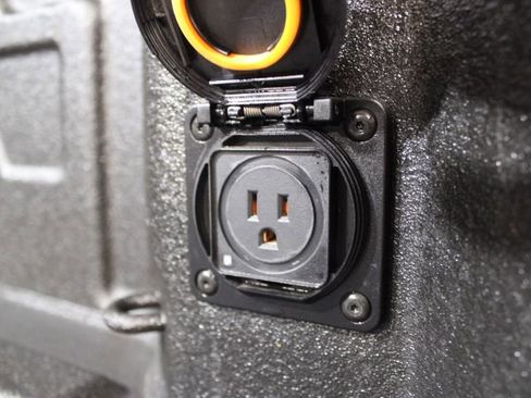 Used 2024 GMC Sierra 1500 AT4 w/ Technology Package image 17