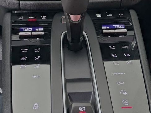 Used 2025 Porsche Macan image 23