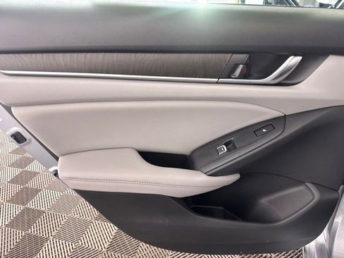 Used 2018 Honda Accord Touring image 23
