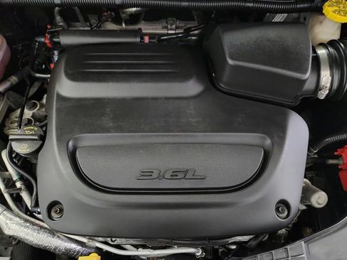 Used 2019 Chrysler Pacifica Touring-L FWD image 36