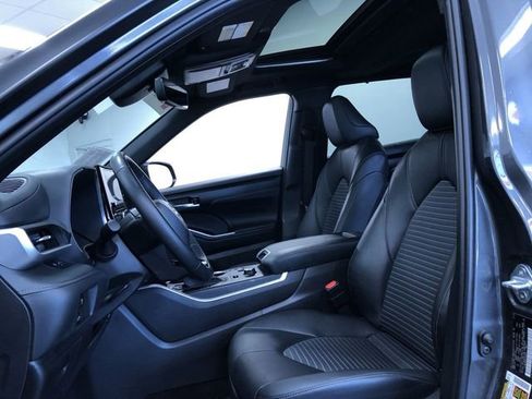 Certified 2025 Toyota Highlander XSE AWD/4WD image 10