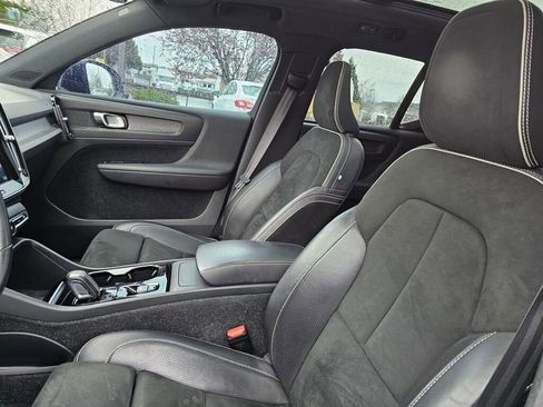 Used 2020 Volvo XC40 T5 R-Design image 25