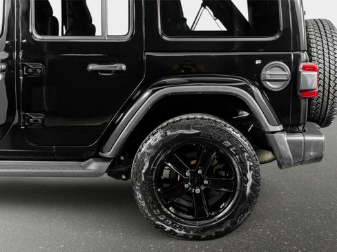 Used 2021 Jeep Wrangler Unlimited Sahara AWD/4WD image 16