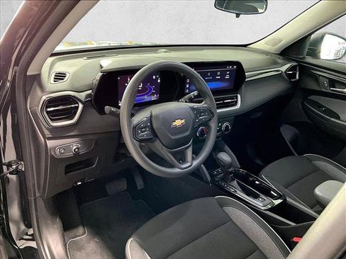 Used 2025 Chevrolet TrailBlazer LS FWD image 14