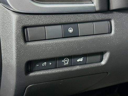 Used 2023 Nissan Rogue SV w/ SV Premium B Package FWD image 17