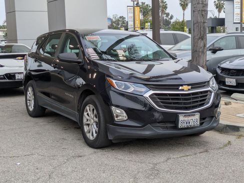 Used 2020 Chevrolet Equinox LS image 2