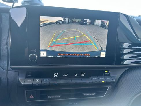Used 2025 Toyota Camry SE w/ Convenience Package FWD image 5