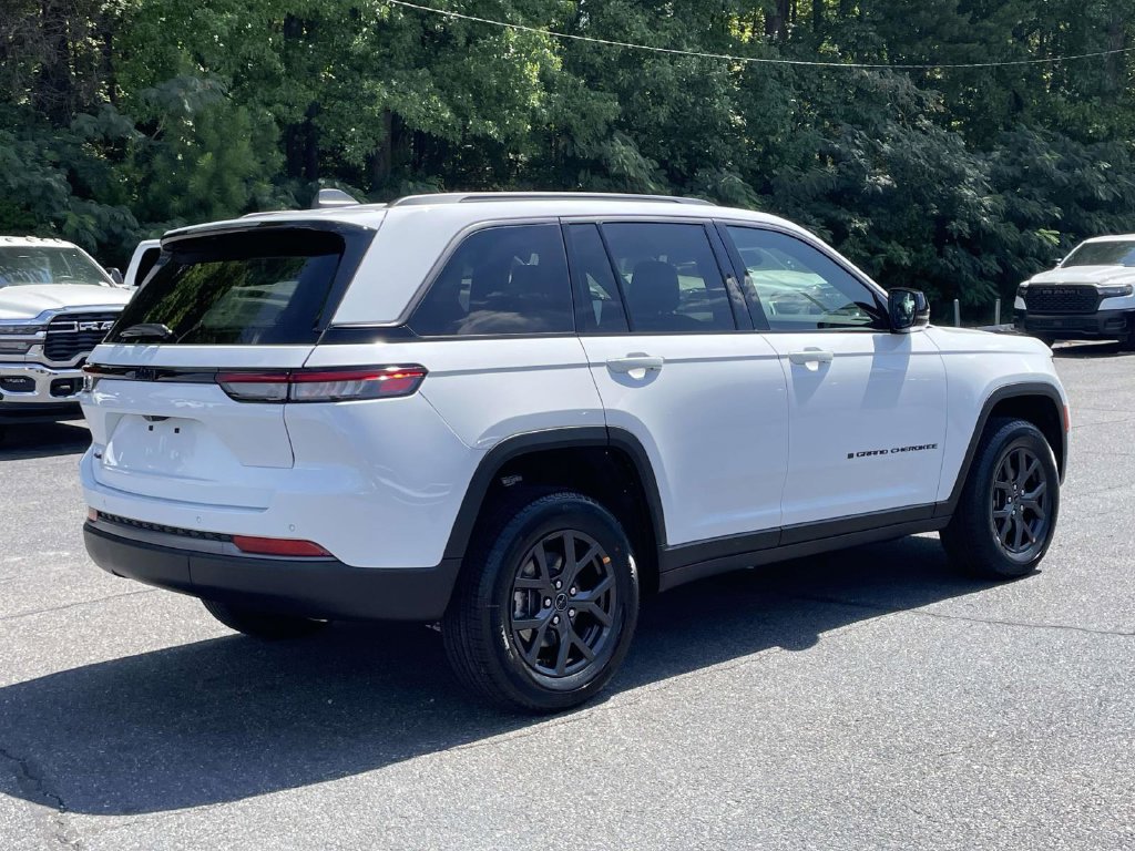 New 2027 Jeep Grand Cherokee Altitude AWD/4WD image 8