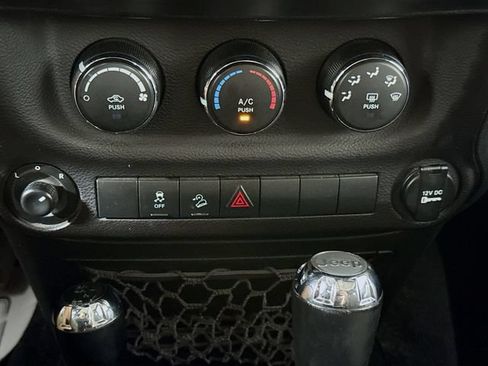 Used 2018 Jeep Wrangler Unlimited Sport S AWD/4WD image 11