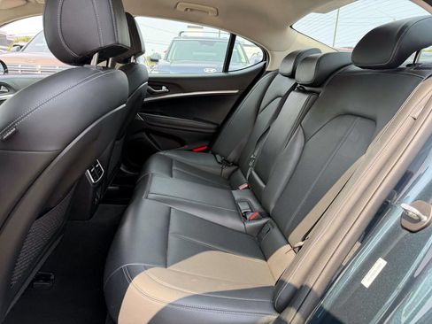 Certified 2025 Genesis G70 2.5T AWD/4WD image 11