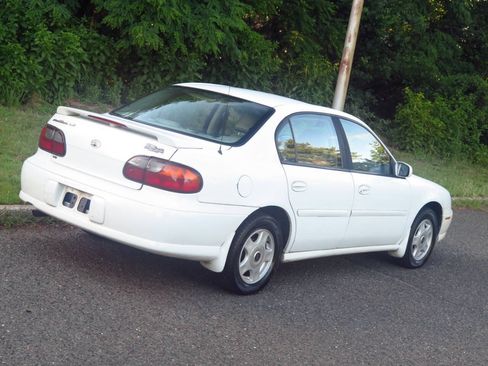 Used 2001 Chevrolet Malibu LS w/ Preferred Equipment Group 1 FWD image 25