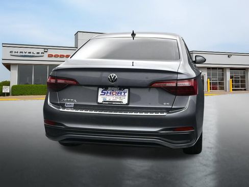 Used 2024 Volkswagen Jetta SE FWD image 4