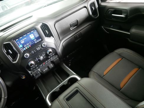 Certified 2022 GMC Sierra 2500 AT4 w/ AT4 Preferred Package AWD/4WD image 11
