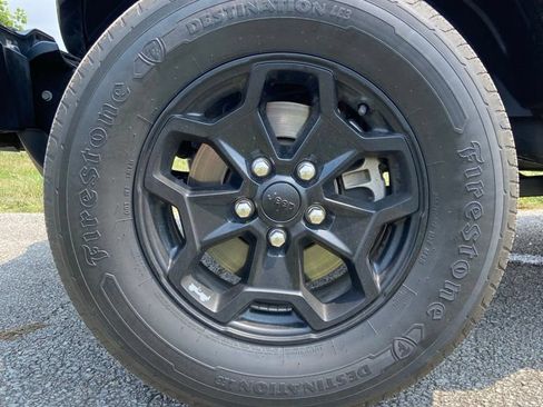 Used 2021 Jeep Gladiator Sport AWD/4WD image 9