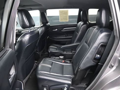 Used 2018 Toyota Highlander SE AWD/4WD image 10