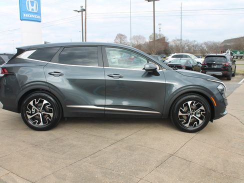 Used 2023 Kia Sportage EX image 4