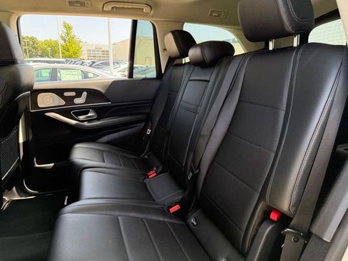 Used 2023 Mercedes-Benz GLS 450 4MATIC image 35