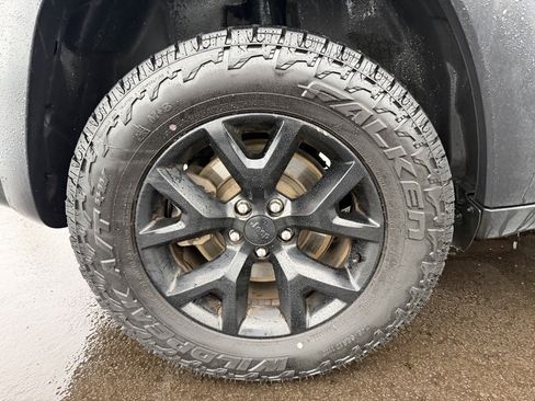 Used 2017 Jeep Cherokee Trailhawk image 9