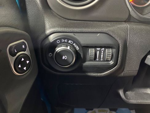 Used 2020 Jeep Wrangler Sport AWD/4WD image 18