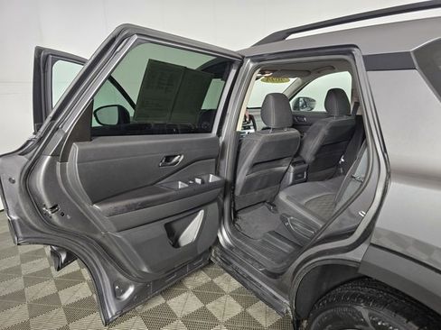 Used 2024 Nissan Pathfinder SV image 15