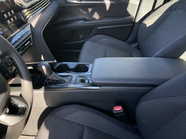 Used 2025 Toyota Camry LE AWD/4WD image 22