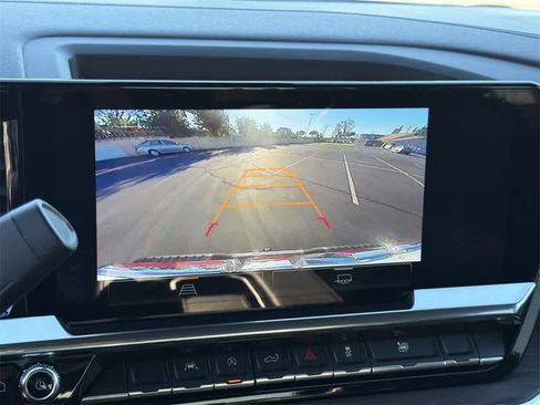 Used 2025 GMC Sierra 1500 SLT image 18