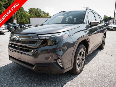 Used 2025 Subaru Forester Premium AWD/4WD image 3