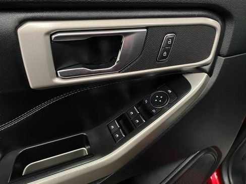 Used 2020 Ford Explorer XLT w/ Equipment Group 202A image 32