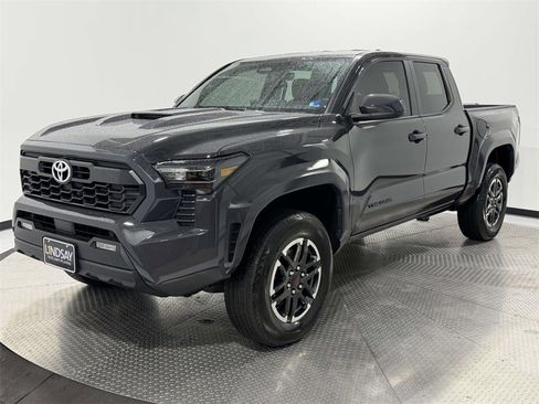 Used 2025 Toyota Tacoma TRD Sport image 3
